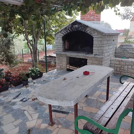 Apartment Apartman Emir Marcana