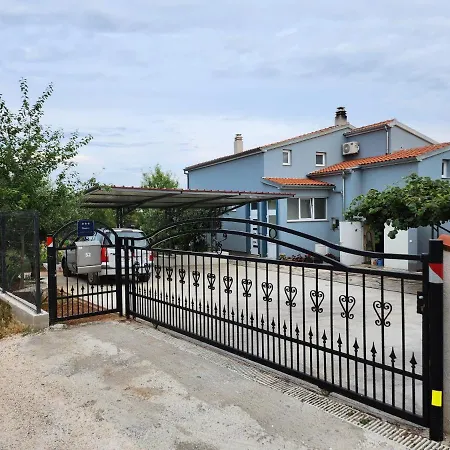 Apartment Apartman Emir Marcana